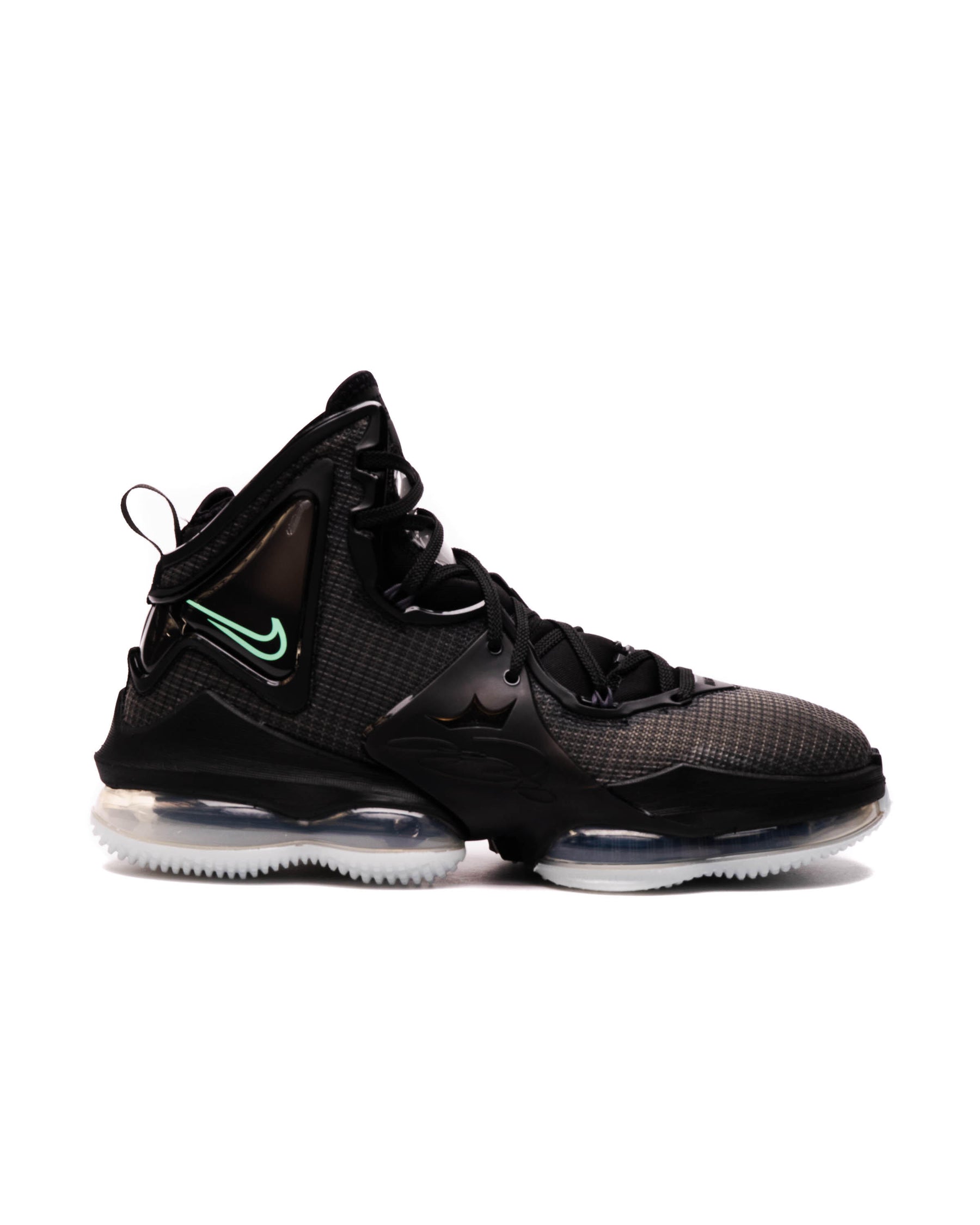 Nike LEBRON XIX